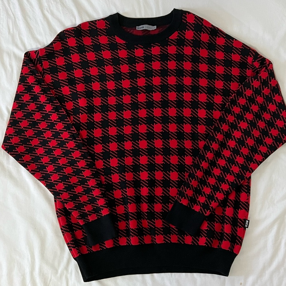 Red and Black Pattern Crewneck Sweater from Simons: Size L